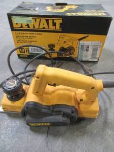 lot 114 image: Dewalt 5.5 Amp 3-14 in. Portable Corded Hand Planer, D26676 - Slightly Used.