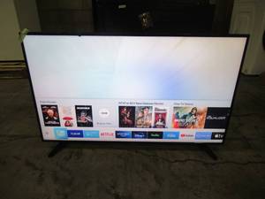 lot 24 image: SAMSUNG 50 Class 4K (2160P) UHD Smart LED TV UN50NU6900