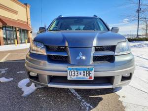 lot 2 image: 2004 Mitsubishi Outlander XLS  AWD
