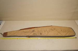 lot 140 image: Vintage Boyt Canvas and Leather Long Gun Case