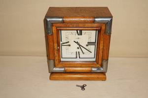 lot 3 image: Mid Century Modern Howard Miller Mantel Clock - Milo Baughman Designed