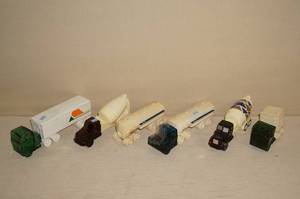 lot 20 image: Truck and Trailer Vehicle Avon Collectors Bottles