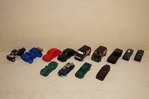lot 21 image: Modern Vehicle Avon Collectors Bottles - VW, Corvette, Mustang