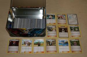 lot 64 image: Metal Lunchbox of Pokemon Cards