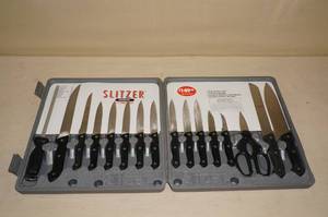 lot 88 image: Slitzer Knife Set in Hard Case