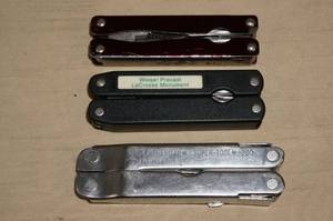 lot 90 image: Multi Tool Knives - Leatherman 200