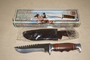 lot 92 image: Chipaway Classic Dakota Trail Hunter Collector Knife