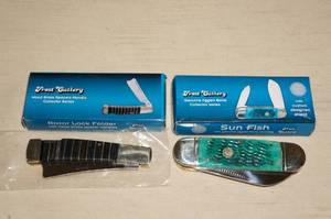 lot 95 image: 2 Frost Cutlery Collector Series Pocket Knives