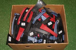 lot 124 image: Box of Ice Scrapers