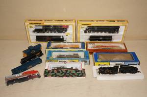lot 107 image: Assorted Electric Train Items