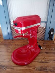 lot 10 image: KitchenAid - Pro 5 Plus 5 Quart Bowl-Lift Stand Mixer - Empire Red - Unit Only