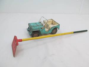 Tonka jeep, garden hoe
