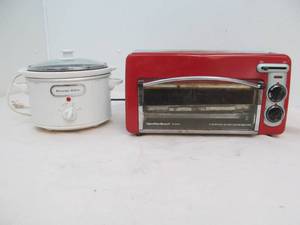Slow cooker, toast station