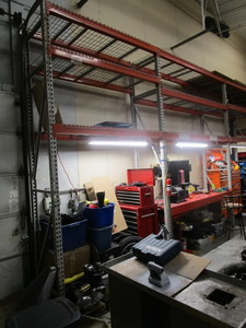 lot 201 image: PALLET RACKING