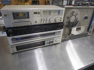 lot 228 image: MISC. RECEIVERS AND A REEL TO REEL