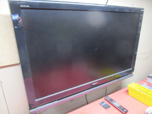 lot 233 image: SONY BRAVIA 42 TV