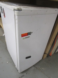 lot 239 image: SANYO APARTMENT SIZE REFRIGERATOR