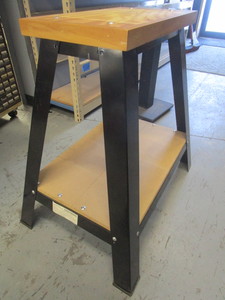 lot 245 image: UNIVERSAL TOOL STAND