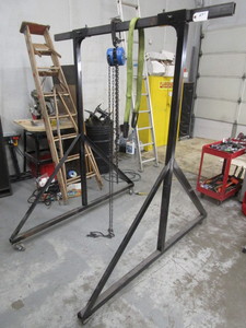 lot 257 image: ADJUSTABLE ROLLING HOIST