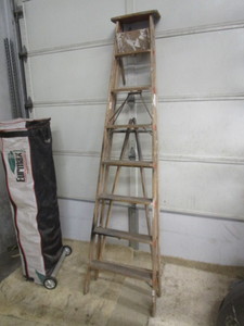 lot 262 image: WOODEN STEP LADDER