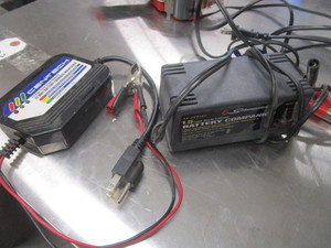 lot 284 image: BATTERY TENDERS