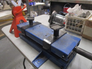 lot 286 image: MOTORCYCLE STAND AND JACK STAND