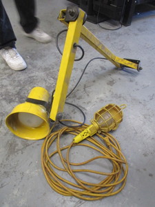 lot 289 image: TROUBLE LIGHT AND DOCK LIGHT