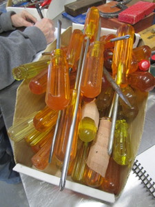 lot 296 image: BOX OF SCREWDRIVERS
