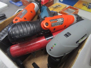 lot 299 image: BOX OF CORDLESS SCREW GUNS