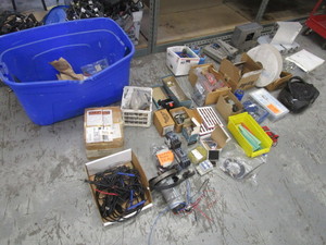 lot 323 image: LARGE LOT OF ELECTRONICS AND ELECTRICAL SUPPLIES
