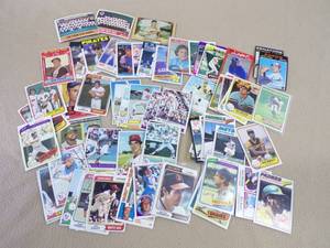 Nice lot of vintage Topps Baseball Cards w Brooks Robinson, Brock, & More