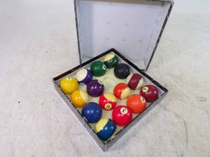 Pool Balls� No Cue Ball