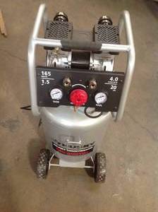 lot 25 image: Husky 20 Gal Air Compressor customer return in good condition see pictures