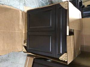 lot 11 image: Lot of assorted Kitchen Cabinets see pictures