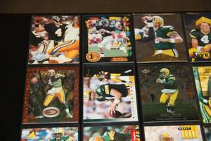 Brett Favre Football Card Lot  25 Different Cards w2 Rookies
