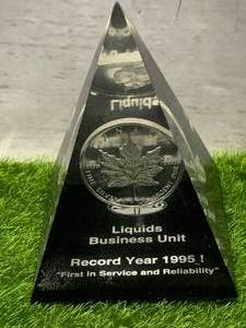 lot 17 image: One Ounce .999 Silver Canadian Round
