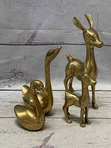 lot 21 image: Vintage Brass Animals