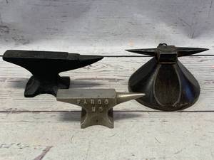 lot 26 image: Lot Of Mini Anvils