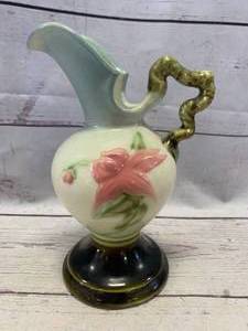 lot 32 image: VintageHullPottery W6 EWER Woodland Flower Picture6 12