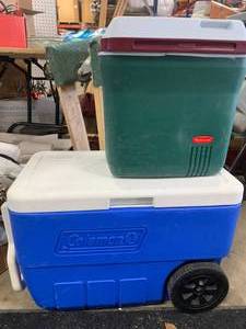 lot 40 image: Coleman Rolling Cooler &Rubber MaidCooler