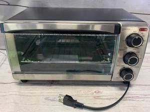 lot 68 image: Black & Decker Toaster Oven