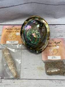 lot 72 image: Sage, Juniper &Shell
