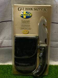 lot 95 image: MossbergGuthookKnife