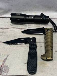 lot 109 image: 2 Knives & Tactical Flashlight