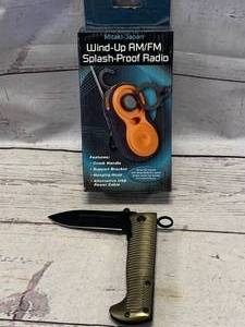 lot 112 image: Splashproof Radio & Knife