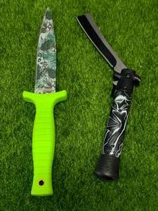lot 138 image: Razor Knife & Zombie Dagger With Sheath