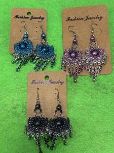 lot 140 image: Lot of 3 Fashion Earrings