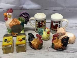 lot 148 image: Lot of Chickens (and a pig) Salt Pepper Shaker