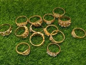 lot 185 image: Lot of 14 Costume Rings