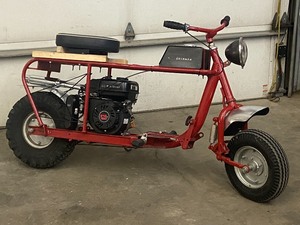 lot 1 image: Vintage Cushman ScooterMoped